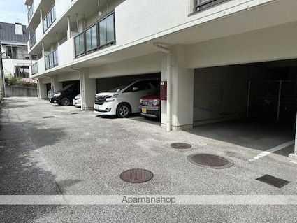 ドルフ高須[1DK/26.4m2]の駐車場3