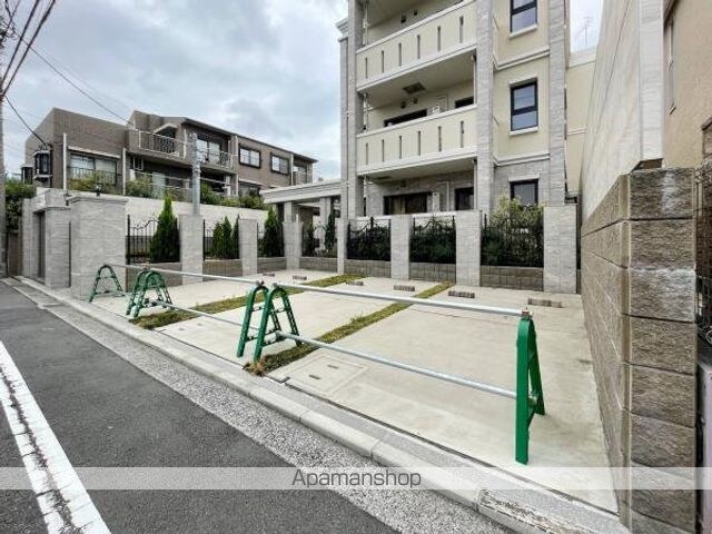 カールスルーエ吉祥寺[1LDK/40.46m2]の駐車場