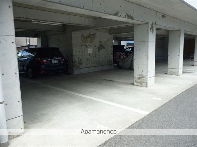 和歌山県和歌山市新中島[1LDK/56.87m2]の駐車場
