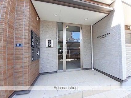 ＧＲＡＮＤＩＯ　春岡[1K/26.09m2]のエントランス