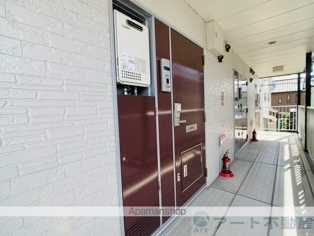 レオパレスフォーサイト 松山の玄関写真