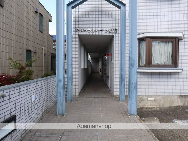 セントラルハイツ駒方の玄関写真