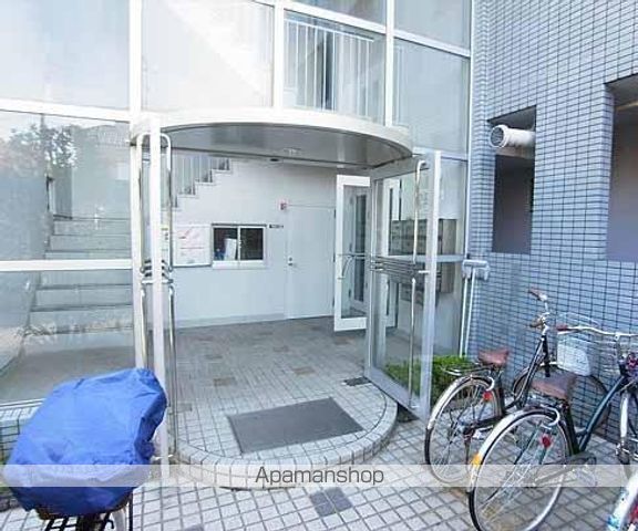 ドムール桂の玄関写真