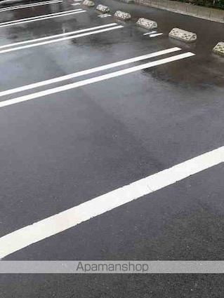 カーサ・ルーチェＢ[1LDK/50.53m2]の駐車場2