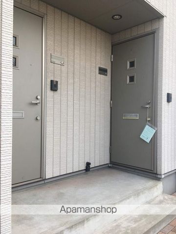 apartment IN EASTの玄関写真