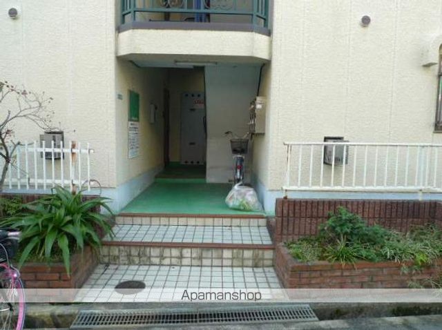 第1パークサイドハイツの玄関写真