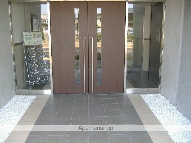 ALATO白壁の玄関写真