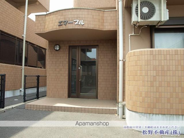 エマーブルの玄関写真