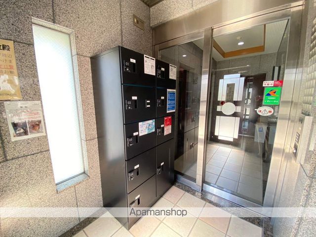 守口駅前敷島ビルの玄関写真
