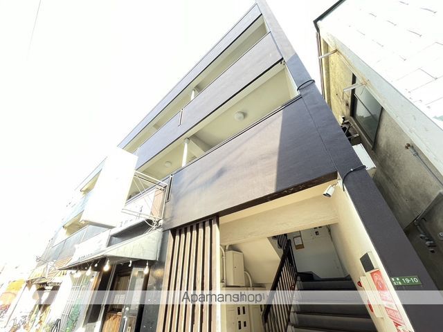 西本マンションの外観写真