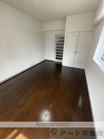 M&P−5の内装写真