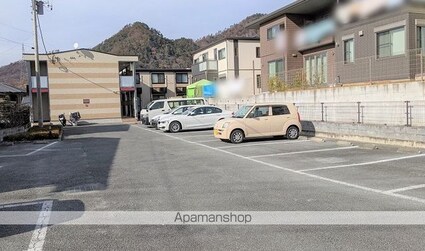 レオパレスレオーノ古府中[1K/23.18m2]の駐車場