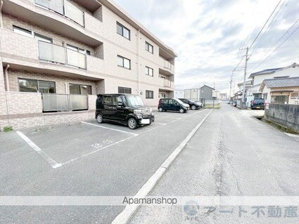 ブライムソレイユ　Ｂ棟[3LDK/79.75m2]の駐車場1