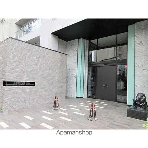 ライオンズ札幌大通グランフォートの玄関写真