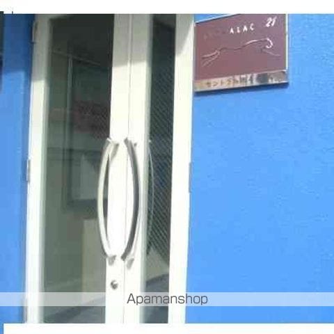 レオパレスセントラル南4条Aの玄関写真