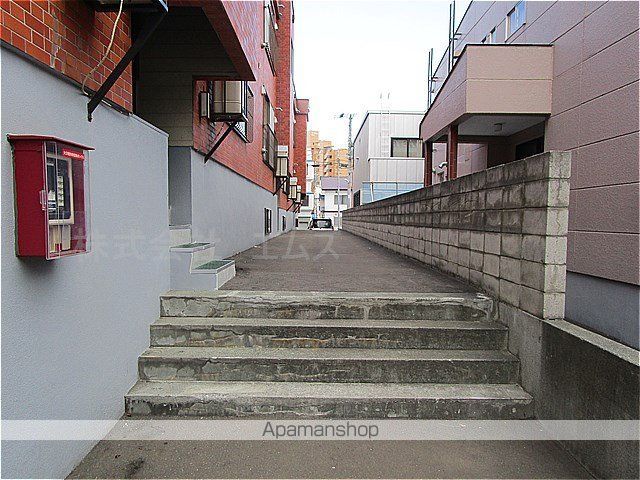 第6森宅建マンションの玄関写真