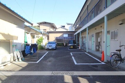 ハイツ岡田[1K/26.86m2]の駐車場