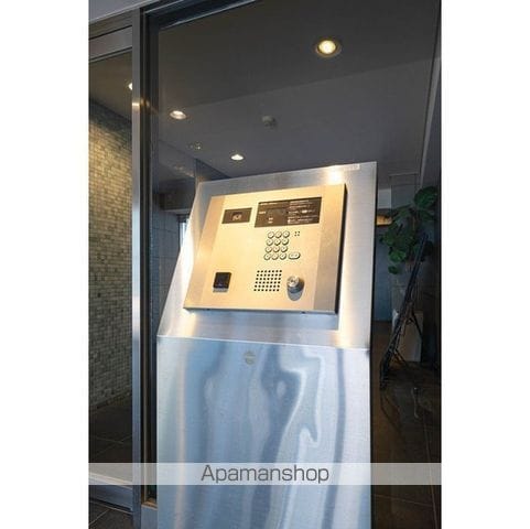 エスティメゾン東新宿の玄関写真