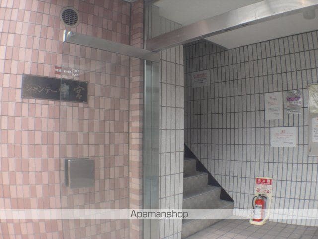 シャンテー中宮の玄関写真