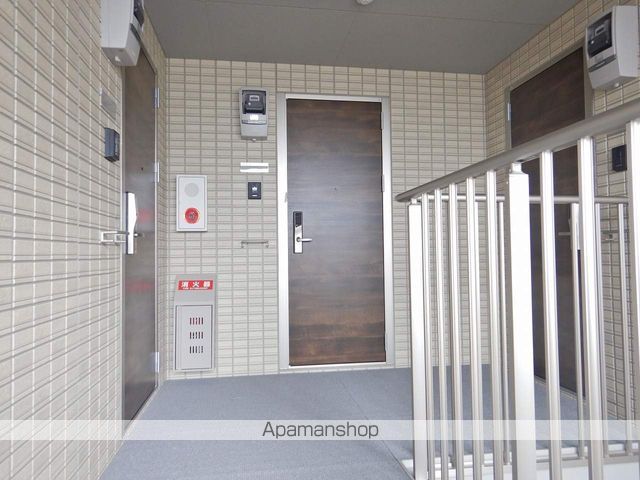 ロイヤルサン B棟の玄関写真