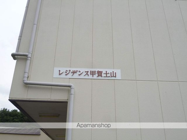 レジデンス甲賀土山の玄関写真