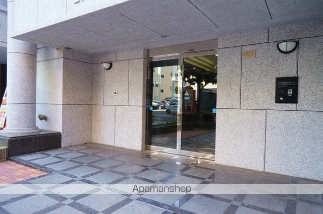 エステートモア赤坂の玄関写真