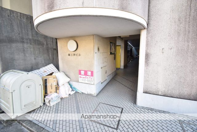 第3沖ビルの玄関写真