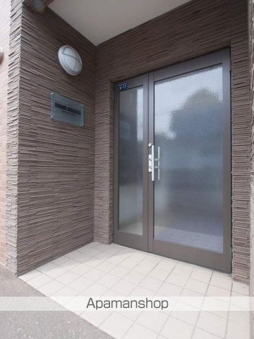 グランドサクセス澄川の玄関写真