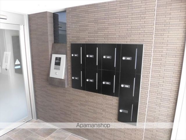 レジデンス西岡の玄関写真