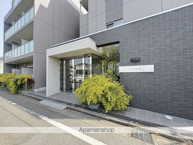 レジーナ上川原の玄関写真