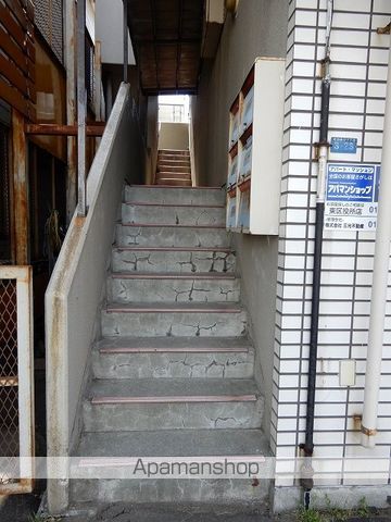 丸岡ビルの玄関写真