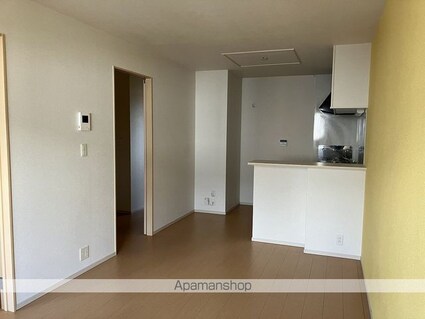 愛媛県四国中央市三島金子３丁目[2LDK/57.21m2]のリビング・居間