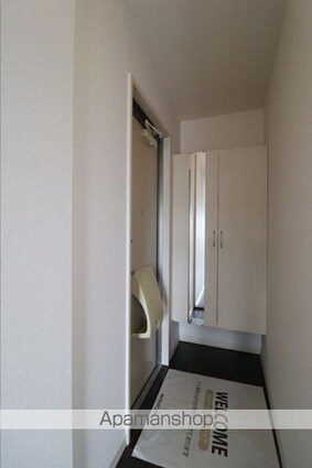 メゾン　エミグラント　Ａ棟[1LDK/42m2]の玄関