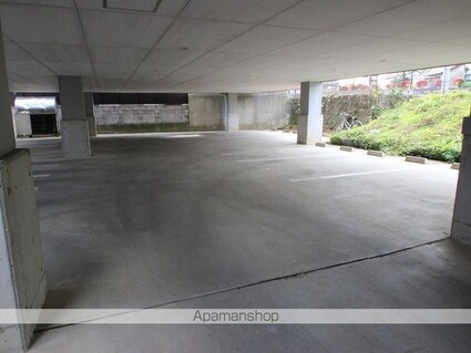 福島県郡山市富田町字坦ノ腰[1K/30.37m2]の駐車場