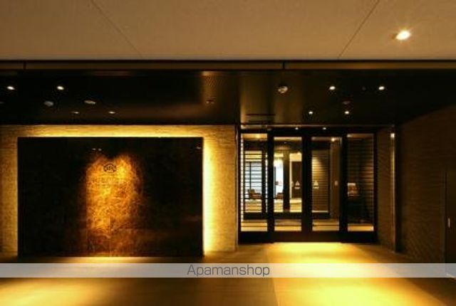 プレミア金沢中央通の玄関写真