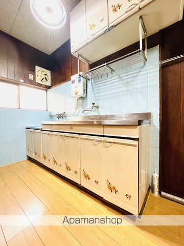 高殿4丁目貸家の内装写真