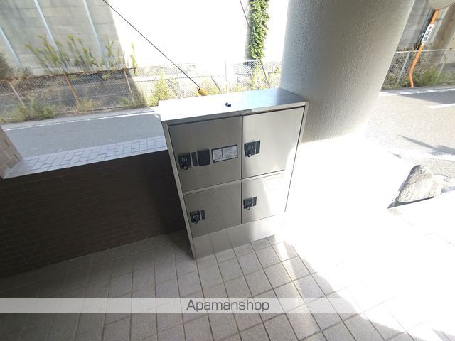 クレオ本郷の玄関写真