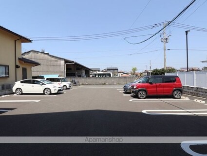 レーヴ新地[1LDK/44.21m2]の駐車場1