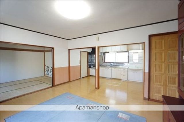 根本宅貸家の内装写真