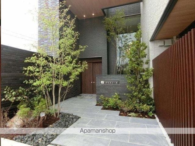 グリスィーヌの玄関写真