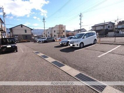 エクセレントタウン・村井　Ａ[1K/26.71m2]の駐車場1