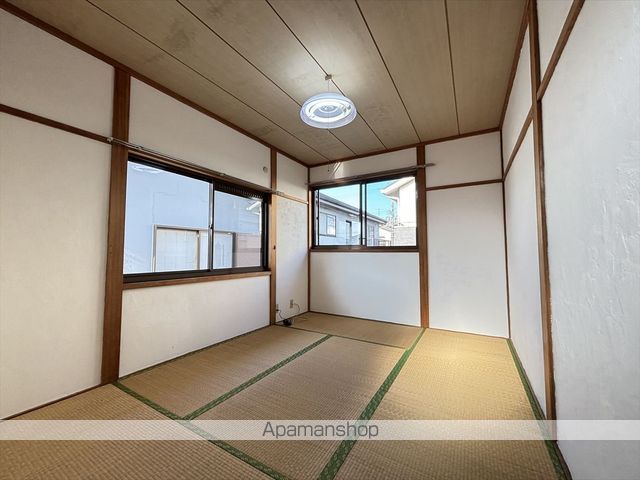 名張市 2階建 築45年の内装写真