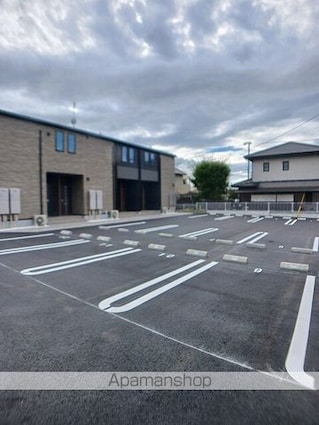 メゾン・オーブ[1LDK/50.14m2]の駐車場1