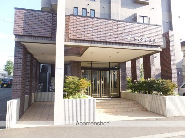 ティアラ本郷の玄関写真