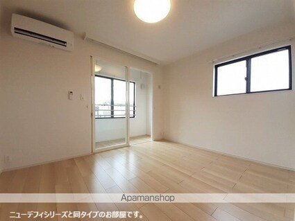 メゾンカルムⅩⅡ[1LDK/44.32m2]のリビング・居間