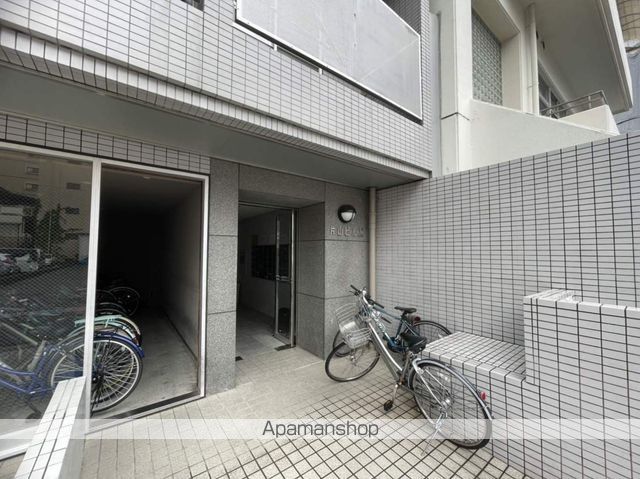 第10片山ビルの玄関写真