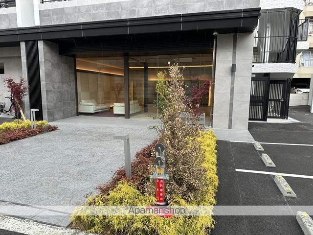 スプランディッド新大阪VIの玄関写真