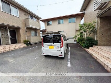 フレブラースＩＩ　Ａ棟[1LDK/58.6m2]の駐車場