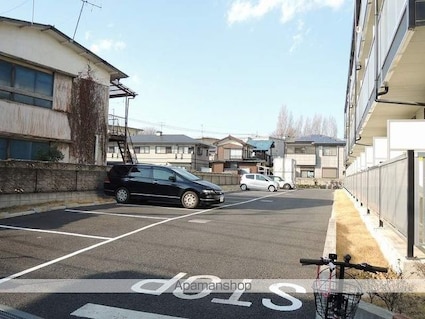 レオパレスＦｕｋａｓｉｏｎ五香[1K/19.87m2]の駐車場2