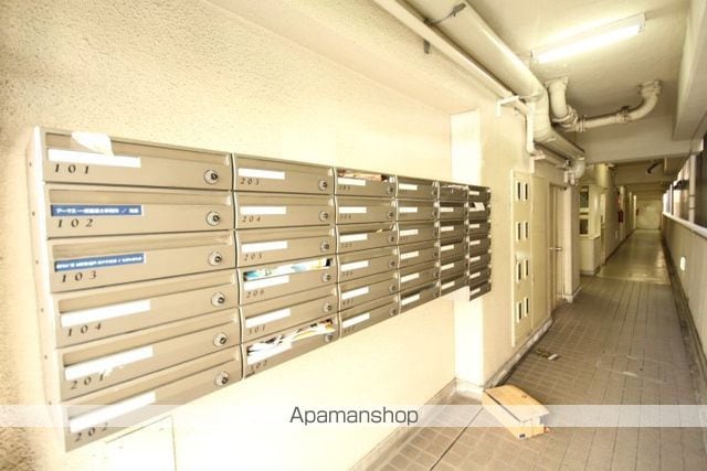 日商岩井袋町マンションの玄関写真